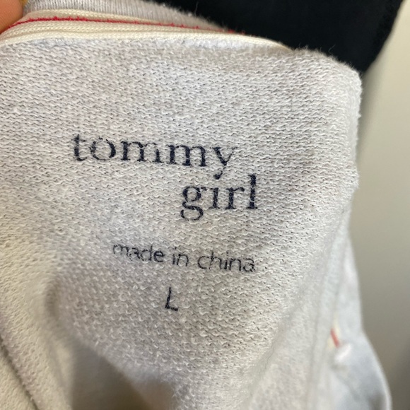 Tommy Hilfiger Tommy Girl NYC Graphic Sweatshirt - Picture 4 of 5